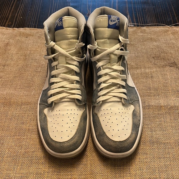 Size 11 Jordan 1 Retro High Hyper Royal Smoke - Picture 4 of 9